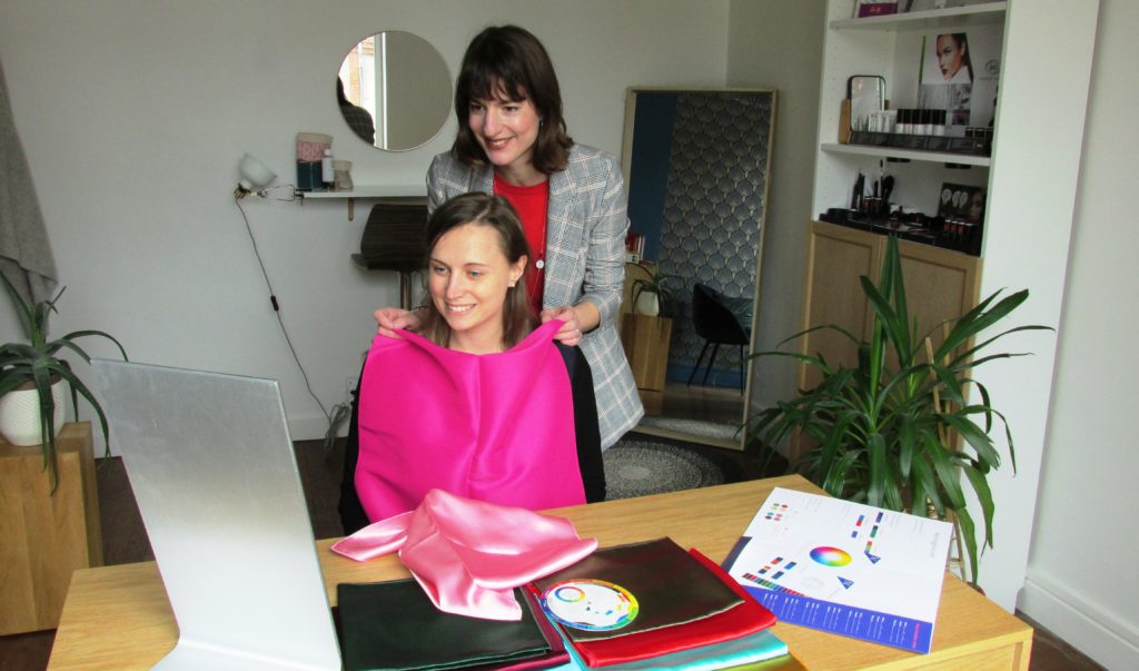 Photo d'illustration : séance de colorimétrie au studio