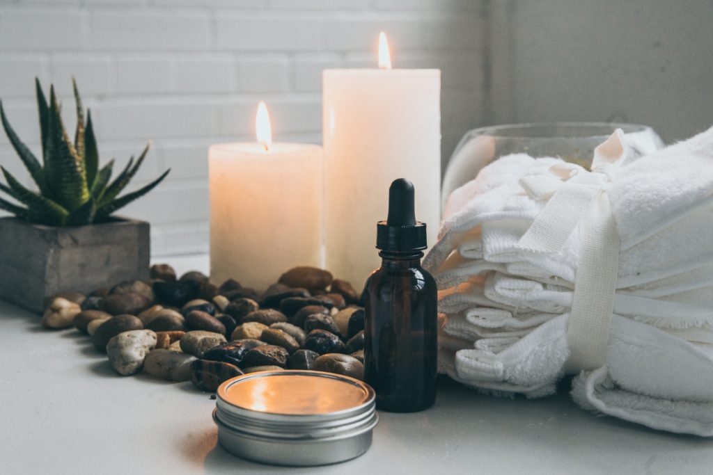 conseil en image charleville, ordonnance beauté, prendre soin de sa peau au quotidien, gestes simples, belle peau, soins naturels, huiles végétales Photo d'illustration : produits naturels